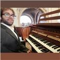 Insegnate di musica specializzato in pianoforte ed organo offre lezioni private in presenza a roma ed online