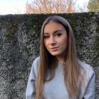 Etudiante en Faculté de Droit, amenée à faire régulièrement des dissertations, l'orthographe, la conjugaison et les méthodes sont primordiales