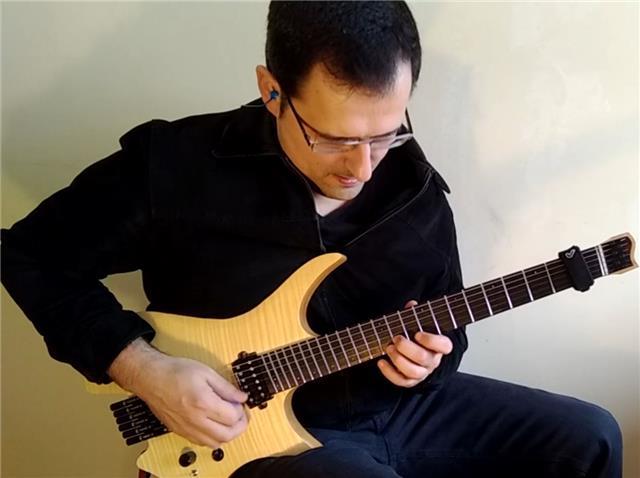 Profesor y músico experimentado imparte clases de guitarra en santiago de compostela