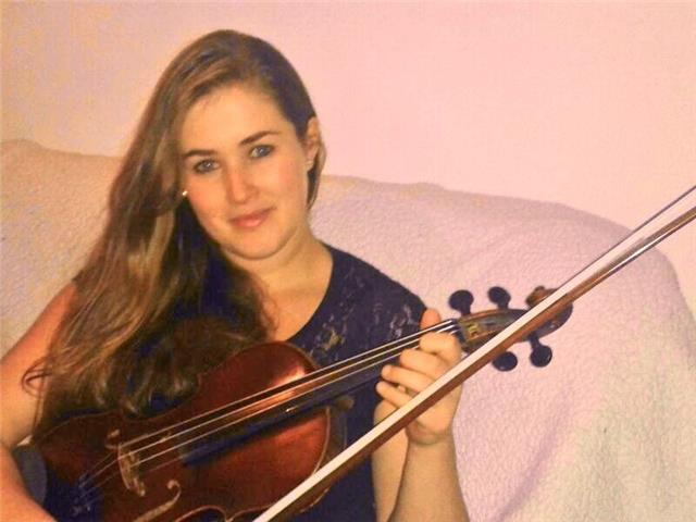 Licenciada de violín y miembro de la orquesta filarmónica de gran canaria