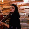 Profesora de música ofrece clases de violín, ukelele y taller de música