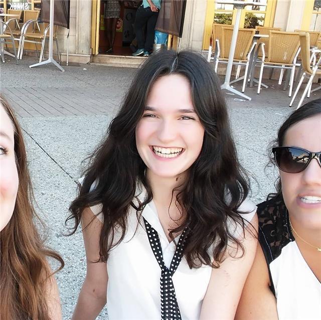 Etudiante dans une université anglaise donne des cours d'anglais