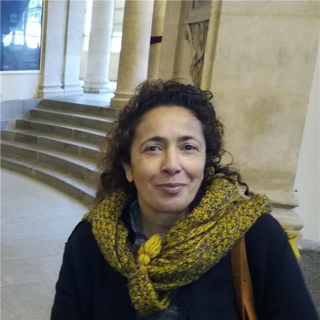 Professeur et formateur en Italien, je vous propose des cours en m'adaptant à vos besoins.
Soucieuse de bien faire, à l'écoute, mon enseignement est basé sur la simplification du contenu et l'encouragement