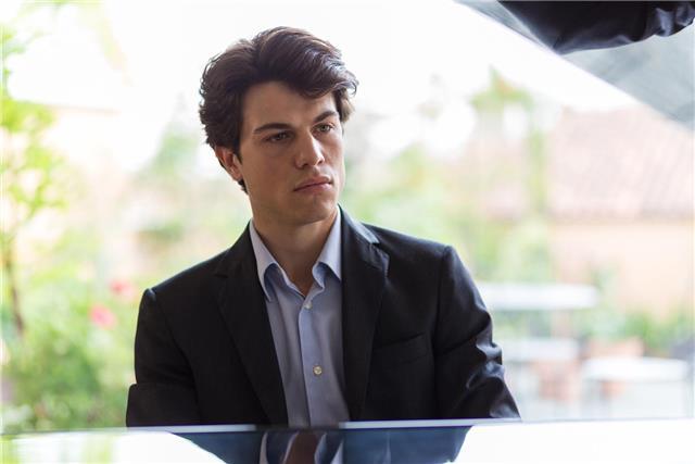 Professeur diplômé au conservatoire supérieur de Milan, enseignant et concertiste, propose cours de piano à domicile. Plus de dix ans d'expérience