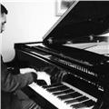 Pianista concertista e maestro accompagnatore offre lezioni private in presenza e/o online