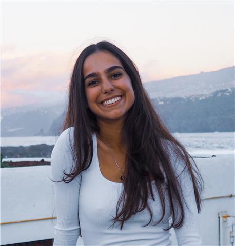 Soy graduada en español: lengua y literatura por la universidad de la laguna e imparto clases a cualquiera que lo necesite