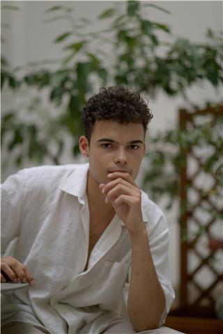 Doctorant en sociologie, diplômé en philosophie, j'enseigne les modes d'écriture et de publication en master à l'université