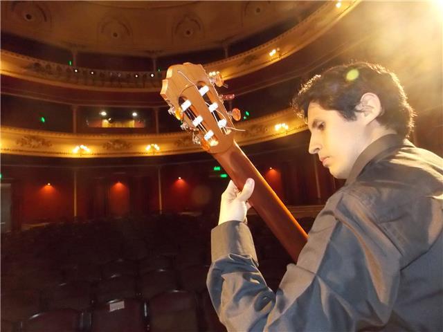 clases de guitarra y lenguaje y teoría musical